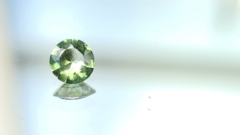 5.2x2.6mm round-cut Sri-Lankan green zircon facet