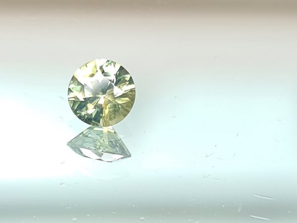 4.6x3.0mm round-cut Sri-Lankan green zircon facet