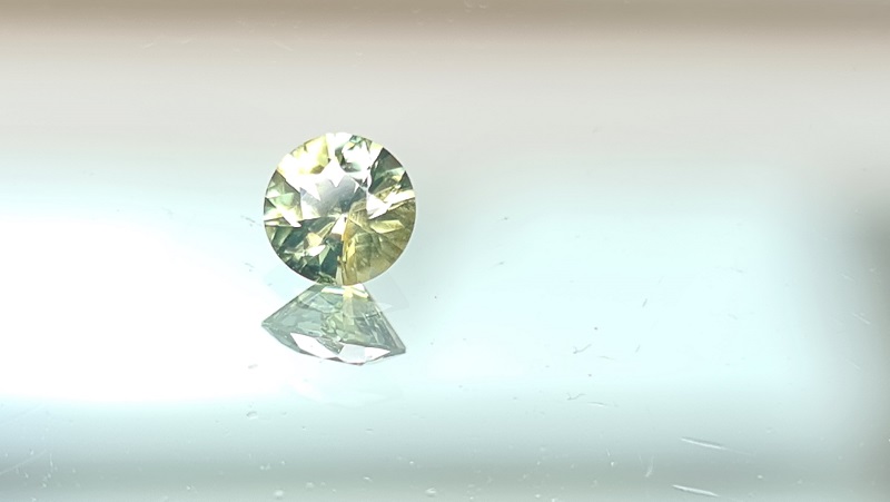 4.6x3.0mm round-cut Sri-Lankan green zircon facet