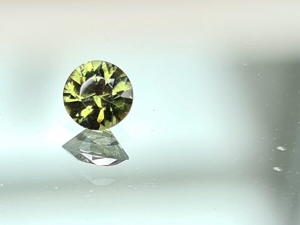 4.7x3.2mm round-cut Sri-Lankan green zircon facet