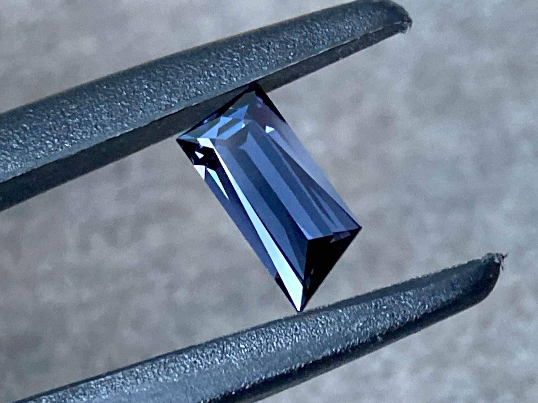 10.00x4.68x3.48mm precision-cut blue spinel facet - Image 2