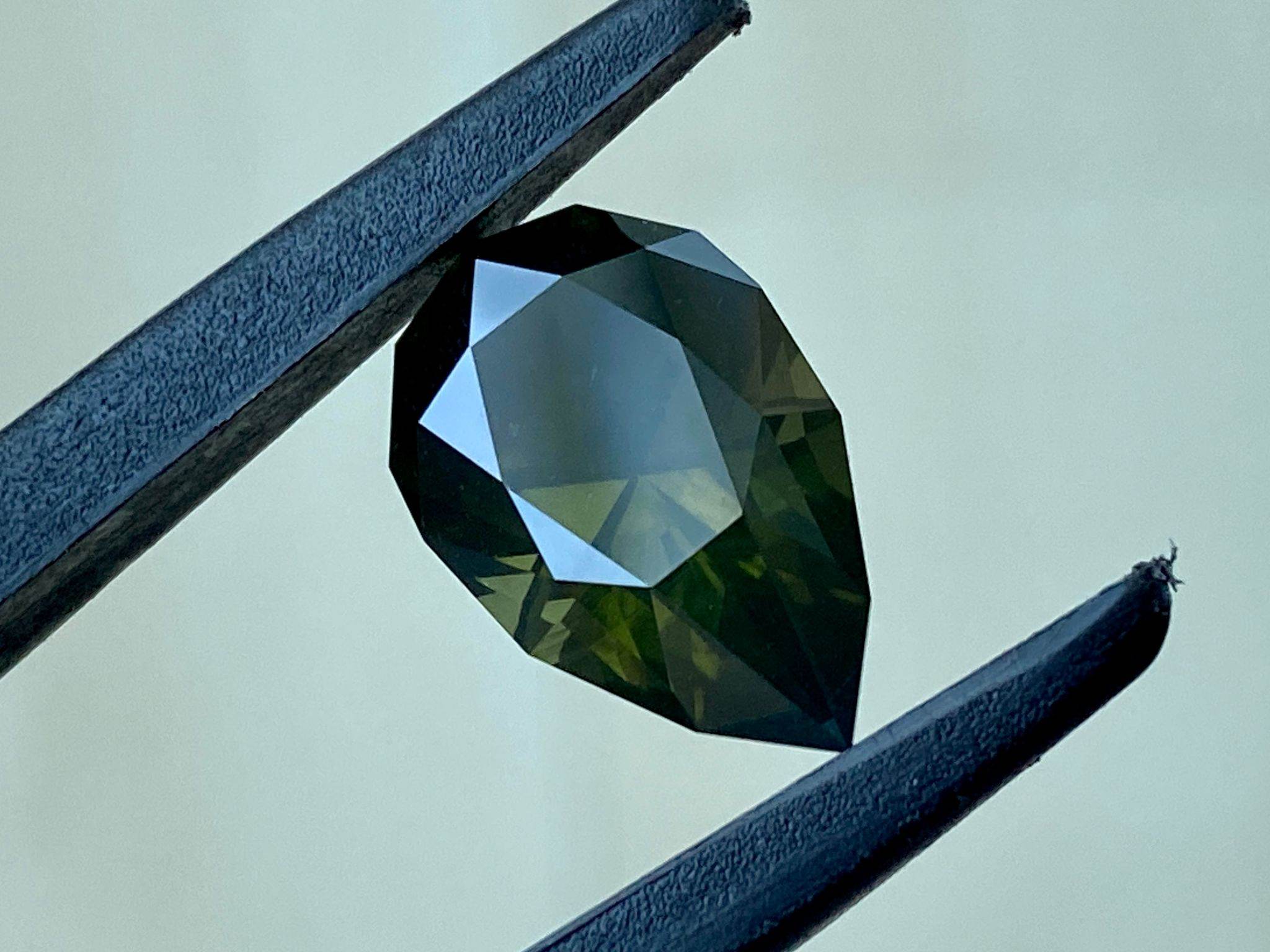 14.28x9.42x7.91mm precision-cut green zircon facet - Image 4