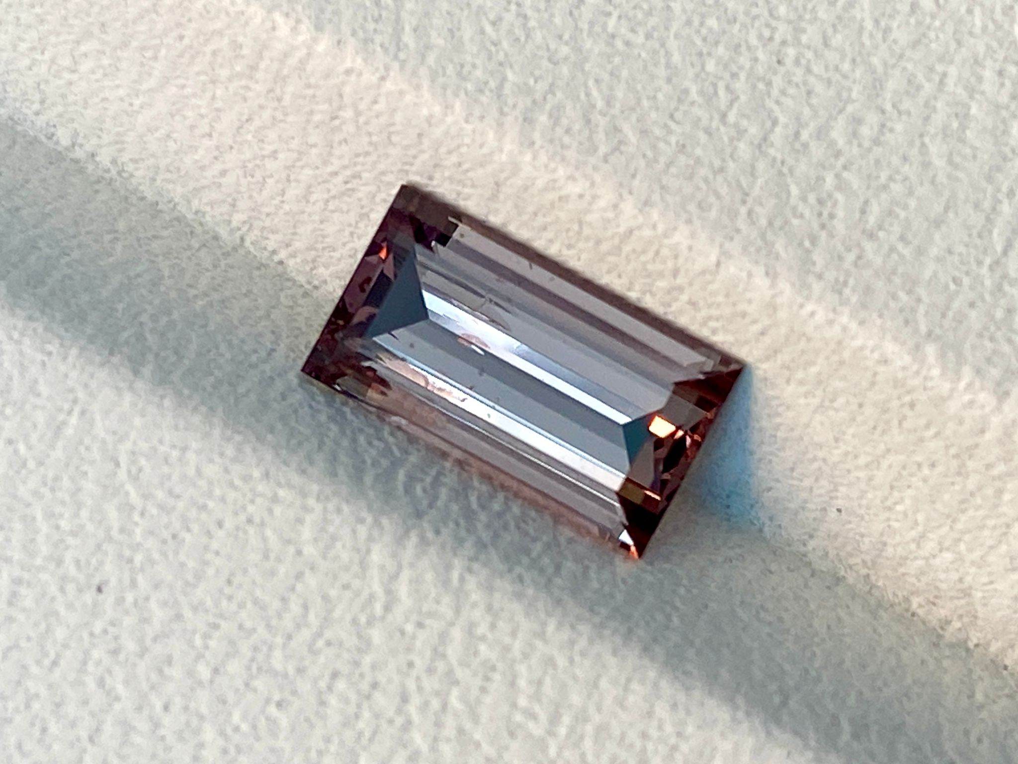 8.96x4.94x3.33mm precision-cut colour change garnet facet - Image 2