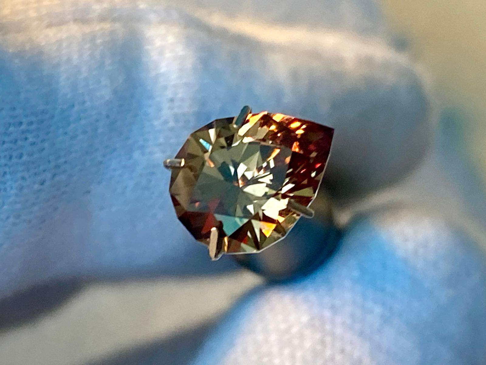 9.27x7.07x4.91mm precision-cut colour change garnet facet - Image 2