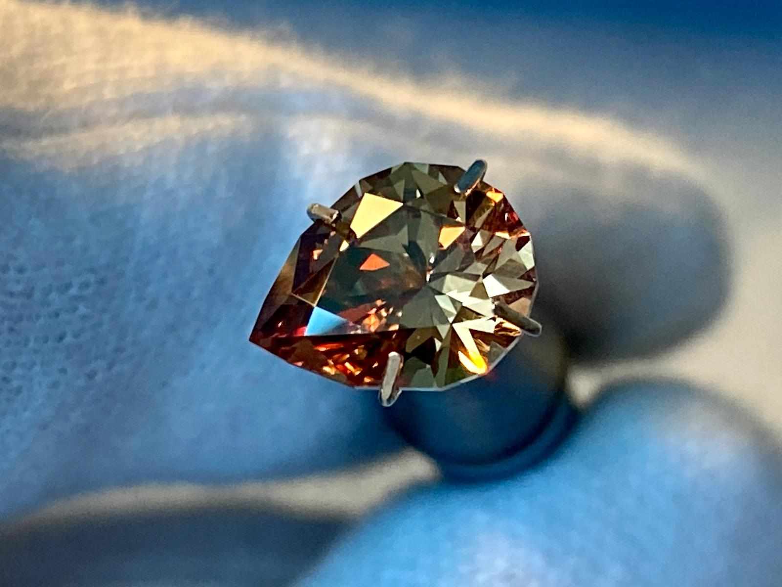 9.27x7.07x4.91mm precision-cut colour change garnet facet - Image 4