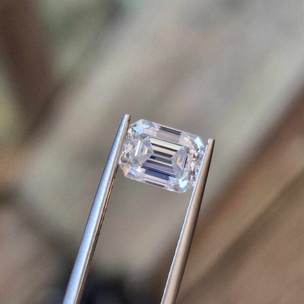 6x4mm emerald-cut bright white moissanite facet