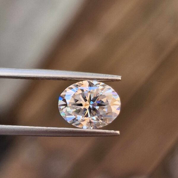 6x4mm oval-cut bright white moissanite facet