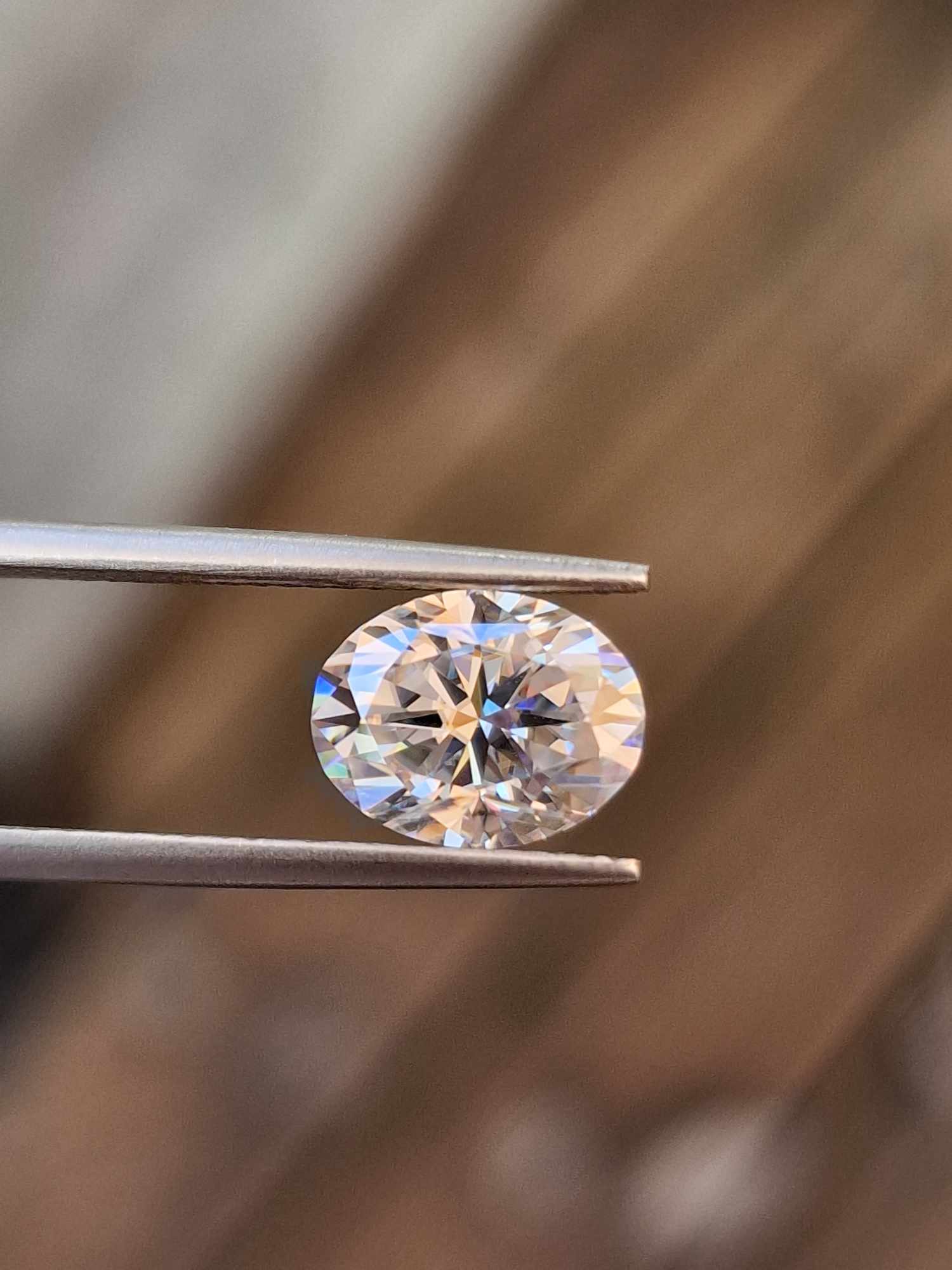 6x4mm oval-cut bright white moissanite facet