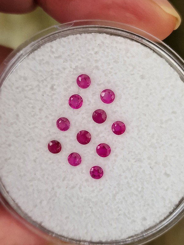 1.25ct parcel of natural pink sapphire facets from Sri-Lanka