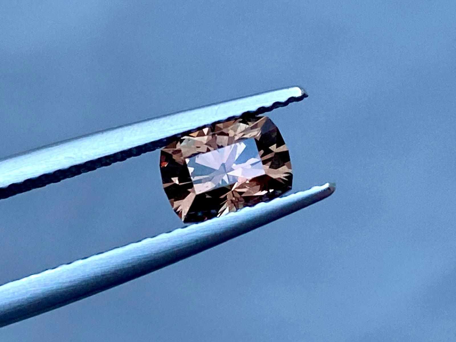 6.95x4.81x4.39mm precision-cut colour change garnet facet - Image 3