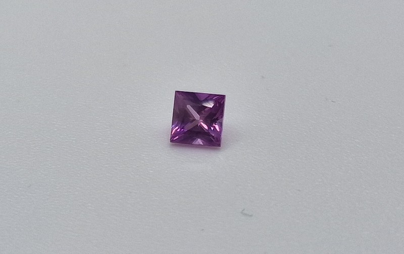 5.55x3.46x2.45mm Sri-Lankan sapphire facet