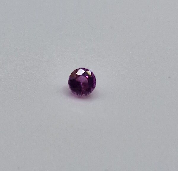 3.81x2.73mm round Sri-Lankan sapphire facet