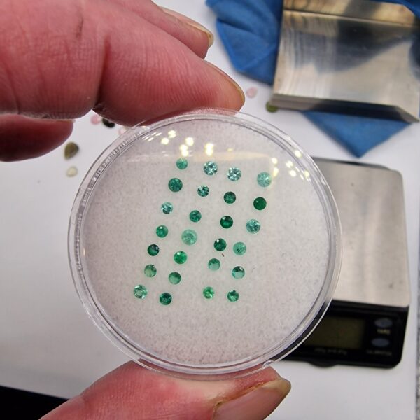 1ct parcel of melee round-cut Brazilian emerald facets
