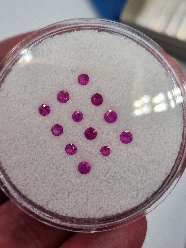 1ct parcels of 2.21-2.84mm Mozambique ruby facets