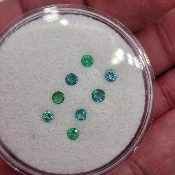 1ct parcel of 3.05-3.44mm round-cut Brazilian emerald facets