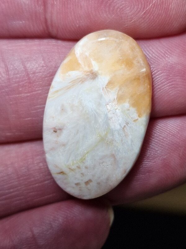 32x19mm scolecite cabochon