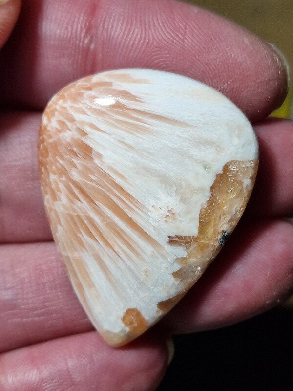 40x31mm scolecite cabochon
