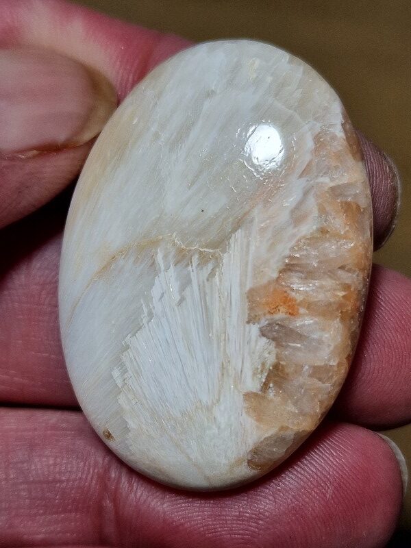 42x29mm scolecite cabochon