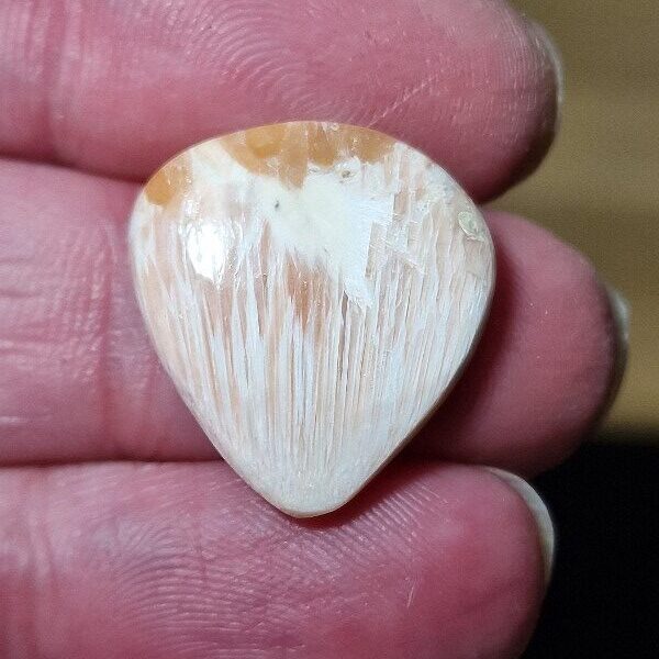 21x19mm scolecite cabochon
