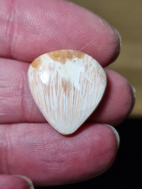 21x19mm scolecite cabochon