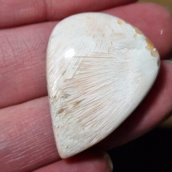 34x26mm scolecite cabochon