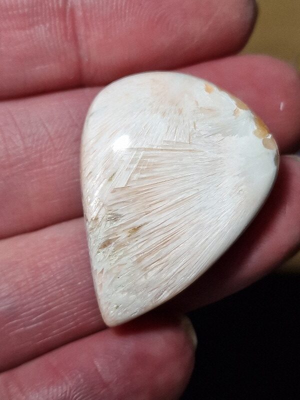 34x26mm scolecite cabochon