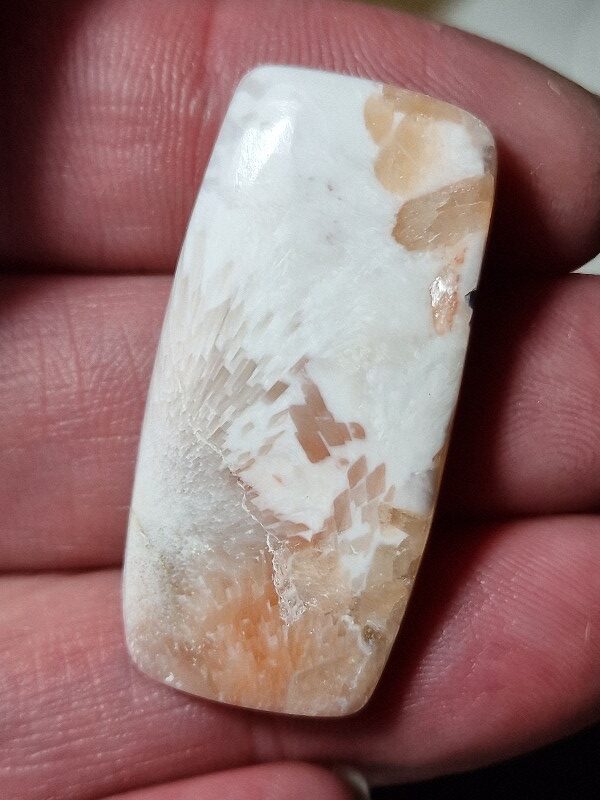 39x19mm scolecite cabochon