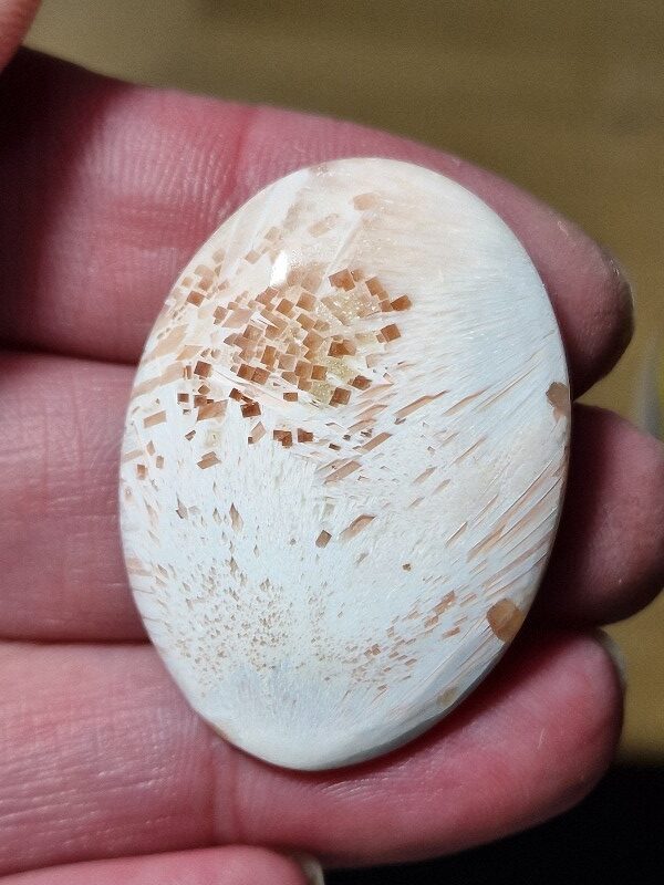 40x29mm scolecite cabochon