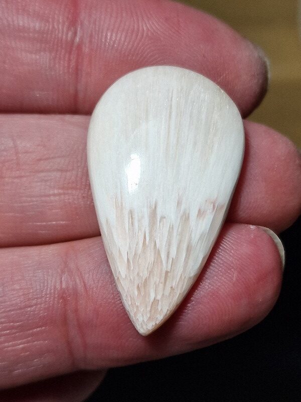 35x21mm scolecite cabochon