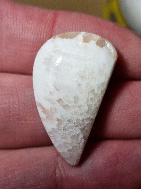 32x19mm scolecite cabochon