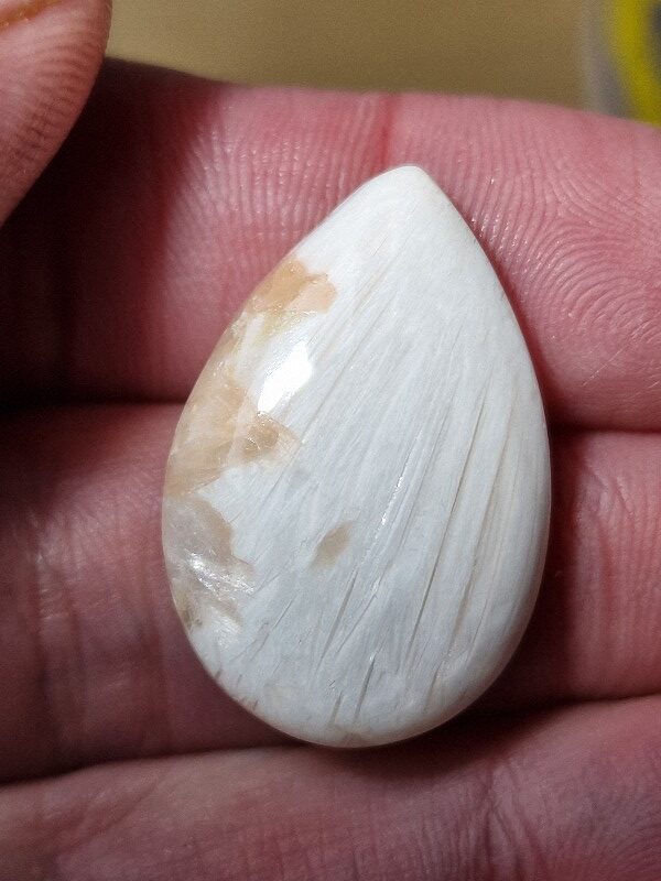 31x21mm scolecite cabochon