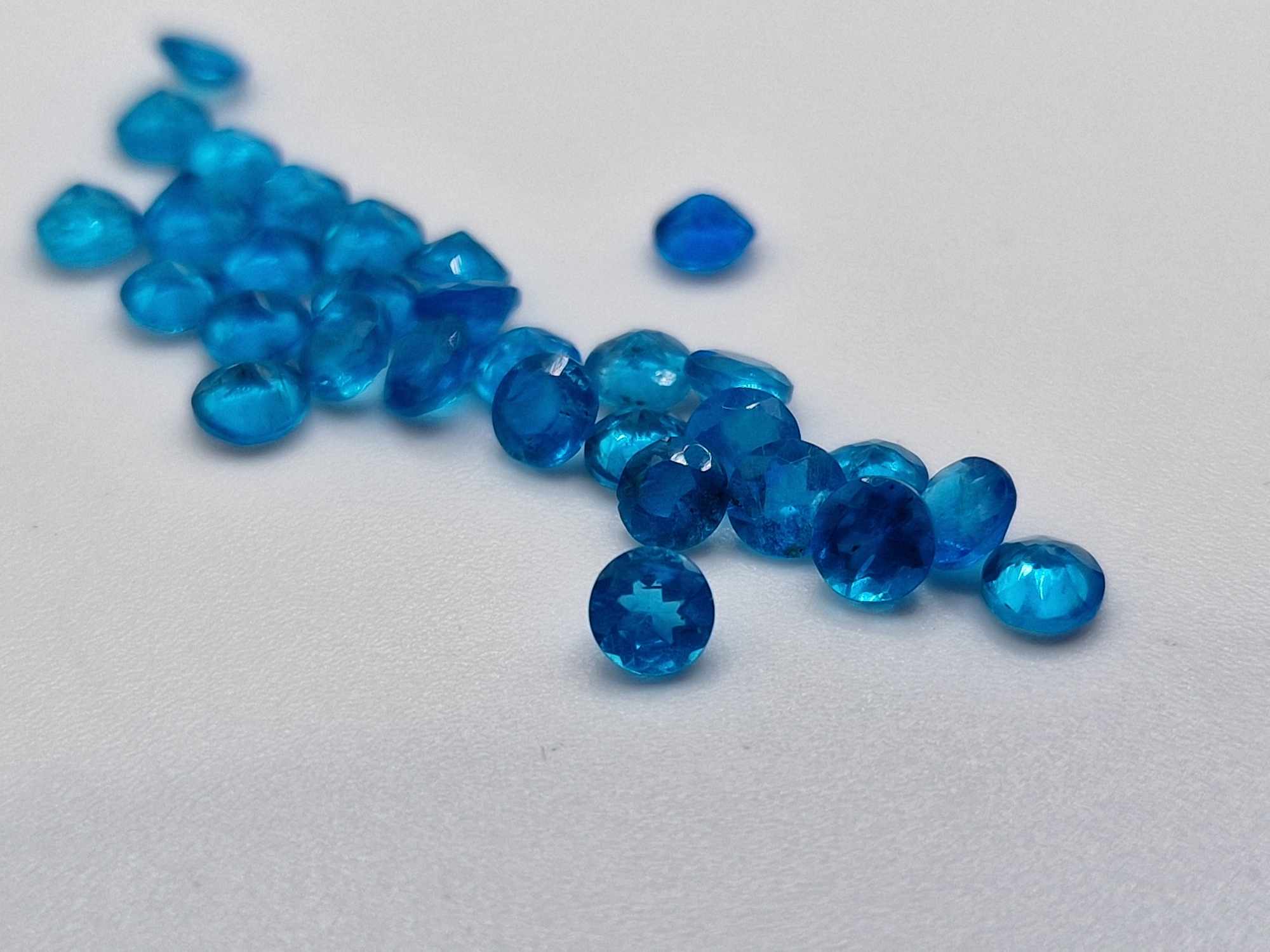3.5mm neon apatite facet