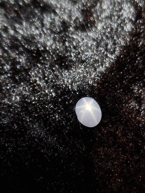 6.87x5.14x3.62mm Sri-Lankan star sapphire cabochon