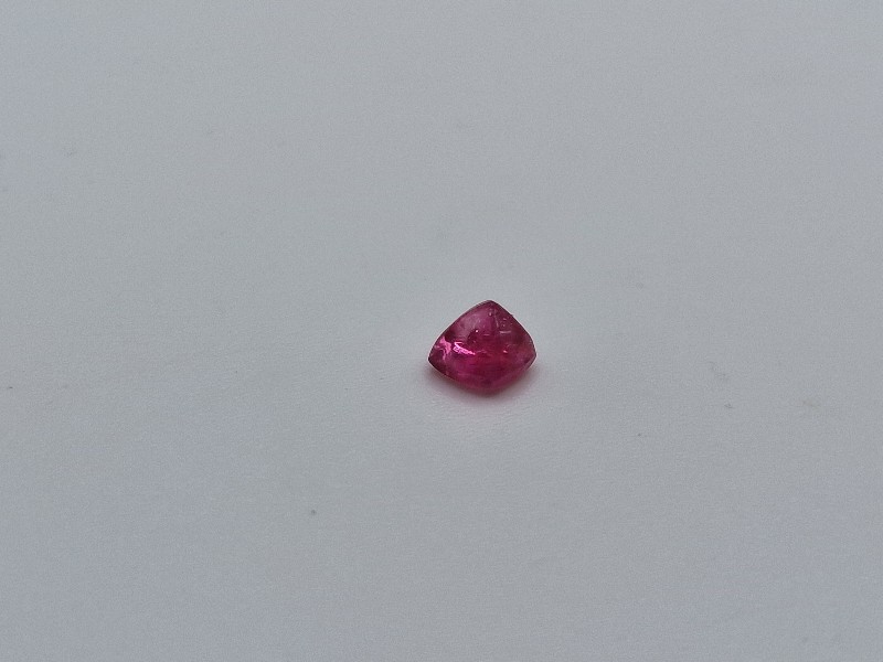 4.35x4.10x3.61mm spinel sugarloaf-cut cabochon
