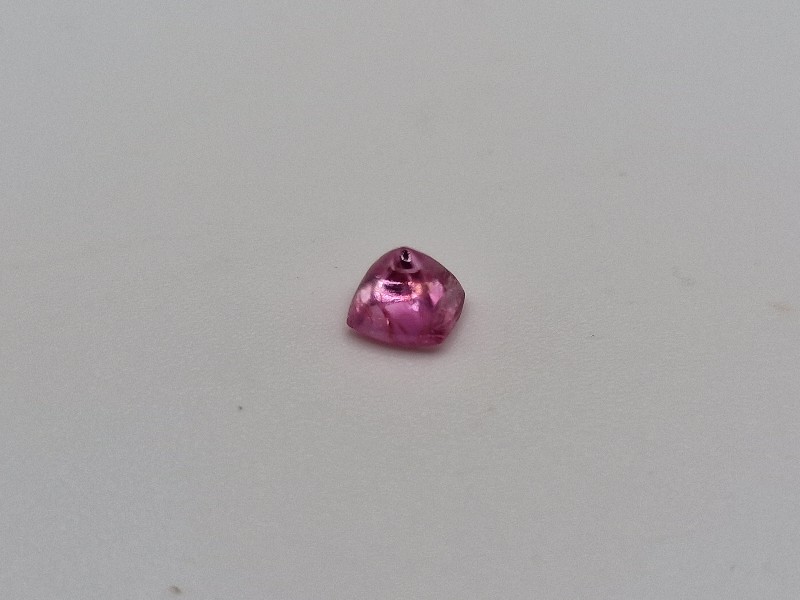 5.27x3.60x3.20mm spinel sugarloaf-cut cabochon