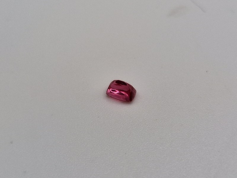 4.58x3.27x3.04mm spinel sugarloaf-cut cabochon