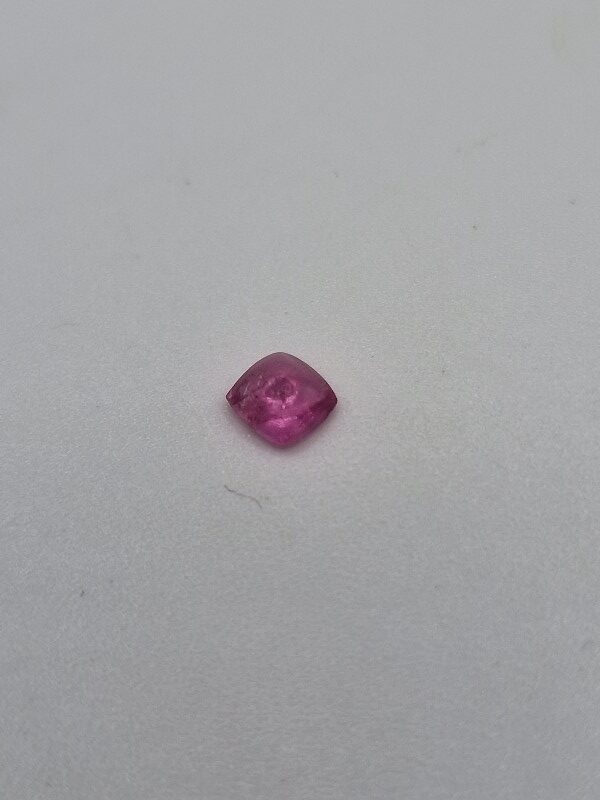 4.05x3.91x2.51mm spinel sugarloaf-cut cabochon