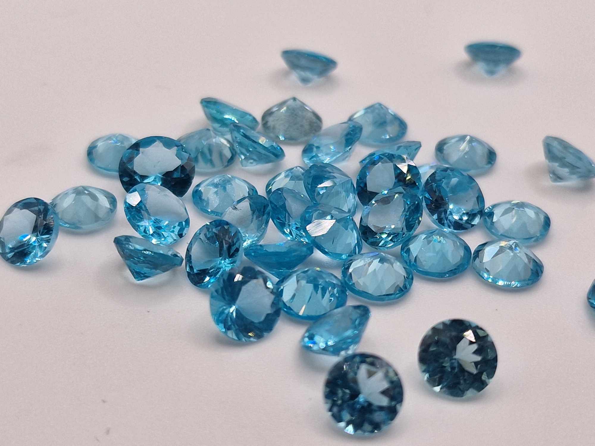 6mm round pariaba apatite facet