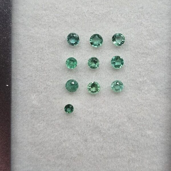 1ct parcel of 2.24-3.12mm round-cut Brazilian emerald facets