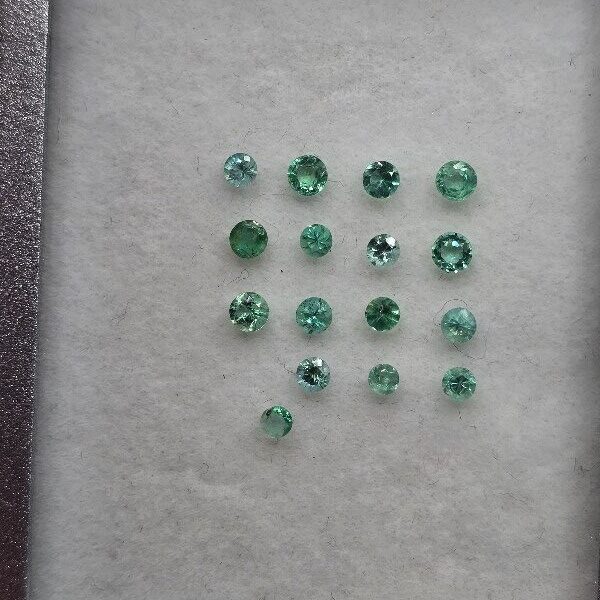 1ct parcel of 2.18-2.84mm round-cut Brazilian emerald facets