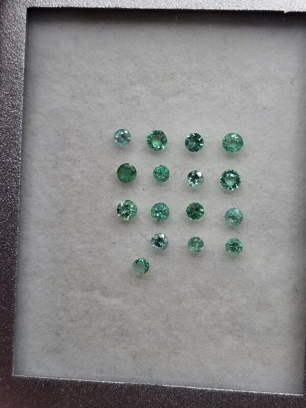 1ct parcel of 2.18-2.84mm round-cut Brazilian emerald facets