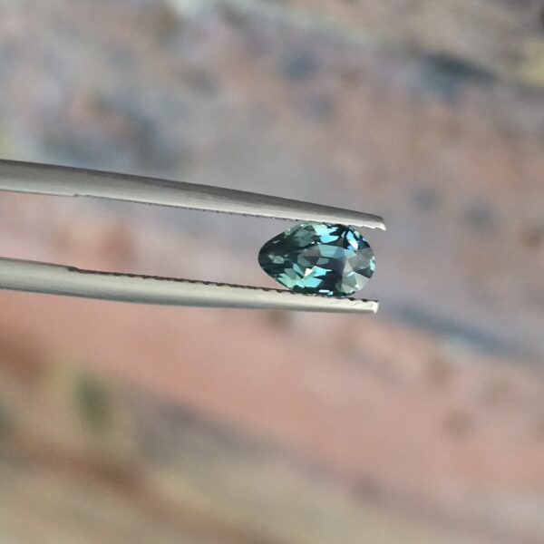 7.58x4.97x3.59mm Sri-Lankan teal sapphire facet