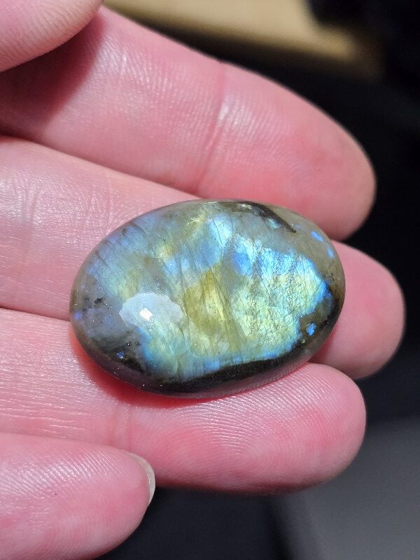 34x24mm labradorite cabochon