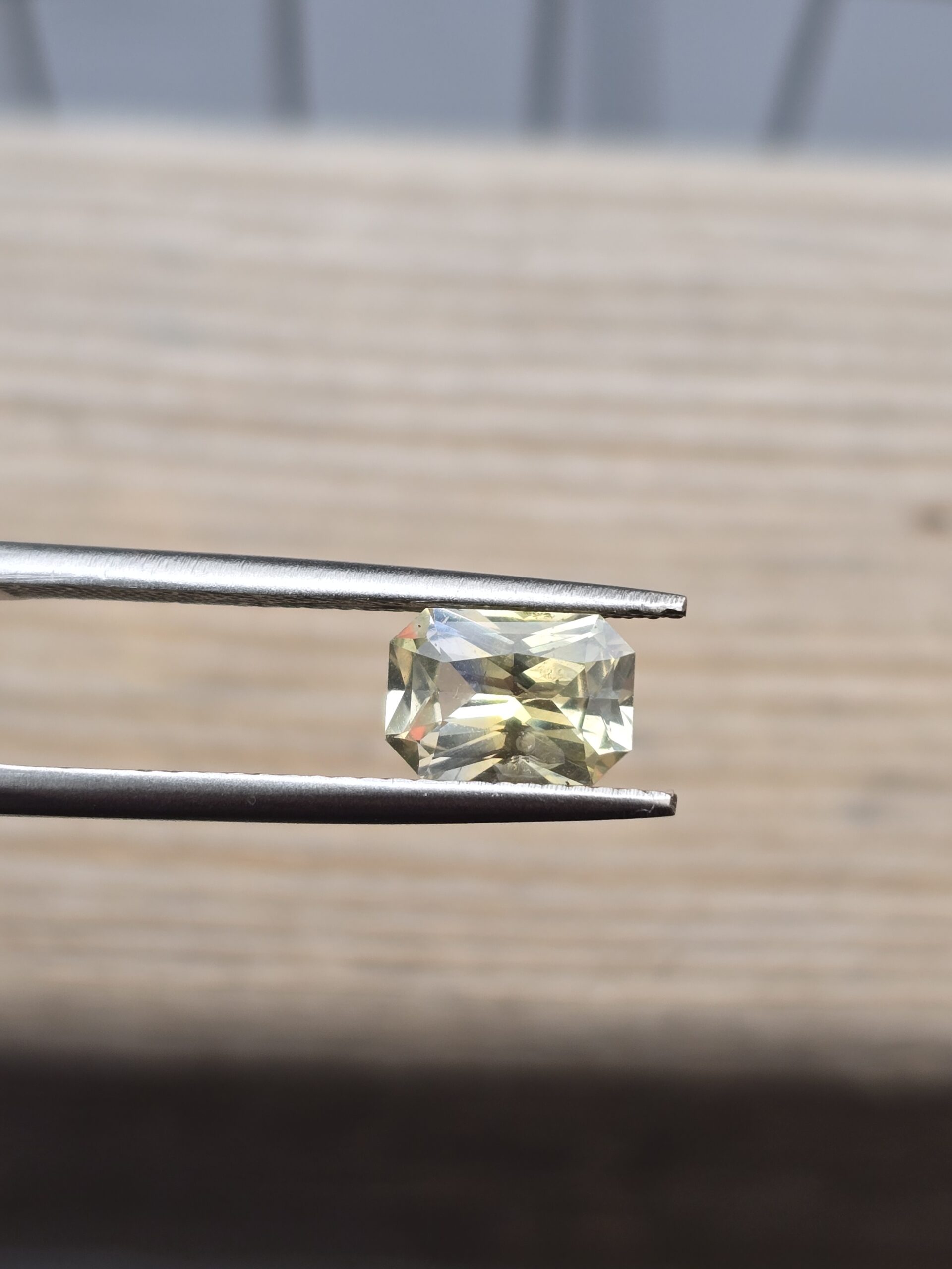 7.49x5.24x3.16mm Sri-Lankan cushion bicolour sapphire facet
