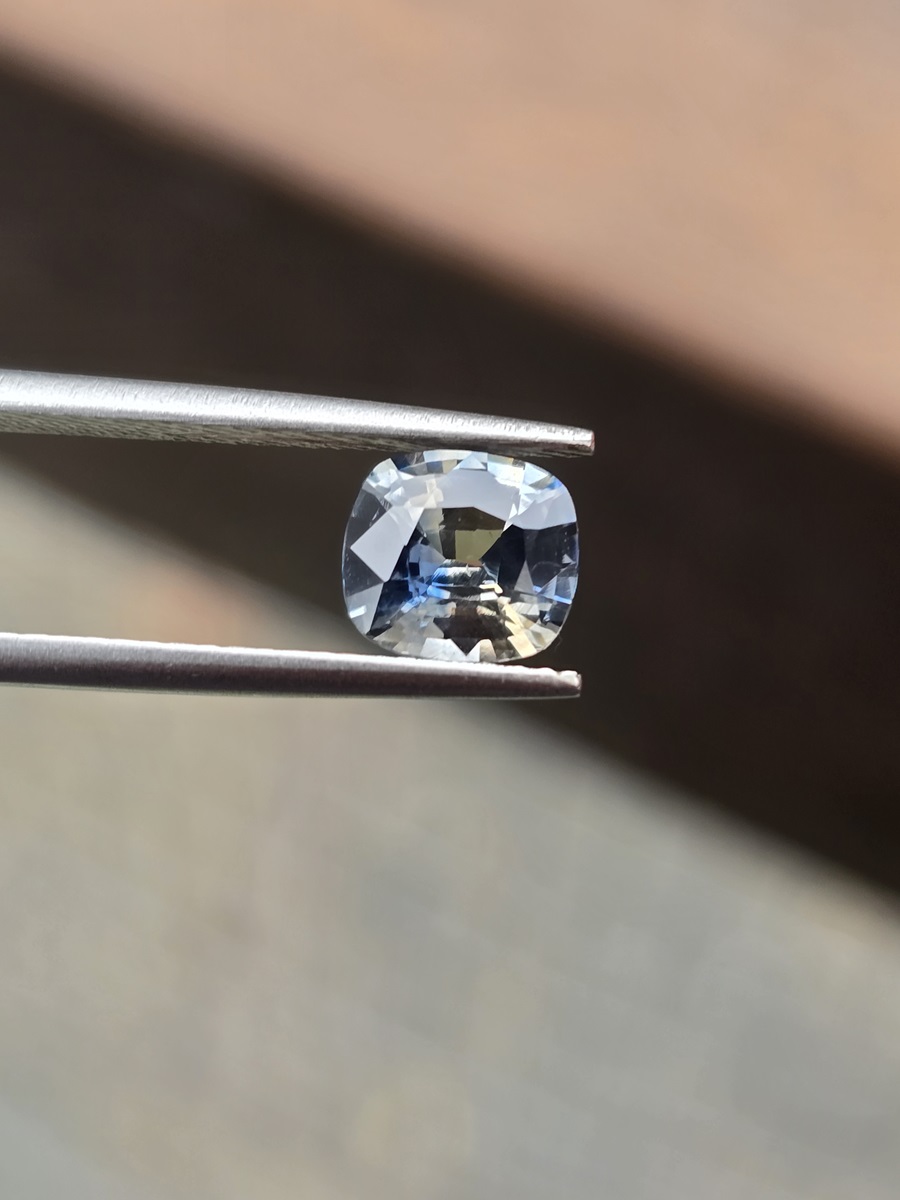 6.90x6.30x3.81mm cushion-cut, bi-colour sapphire facet