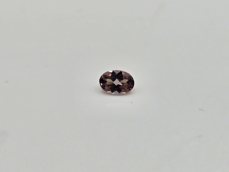 5.89x4.03x2.61mm oval/mixed-cut, colour-change garnet facet. Lab certified