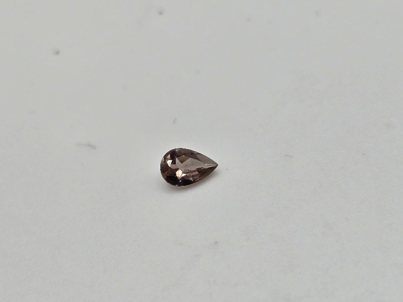 6.00x3.99x2.19mm pear/mixed-cut, colour-change garnet facet. Lab certified