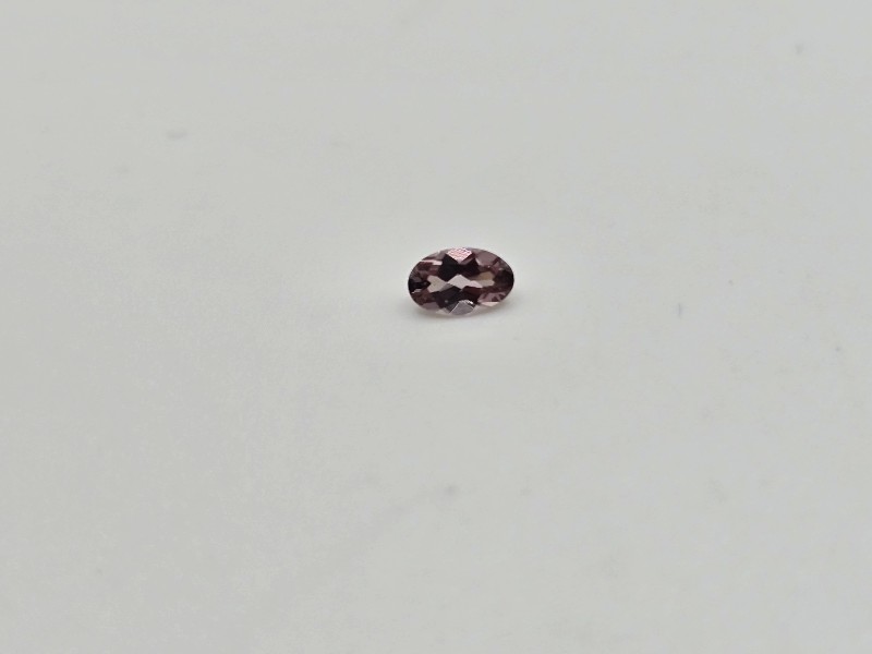 4.91x3.11x2.01mm oval/mixed-cut, colour-change garnet facet. Lab certified