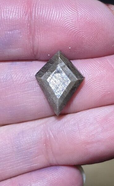 18.0x13.2mm rose-cut freeform Kenyan gold-sheen Zawadi sapphire cabochon