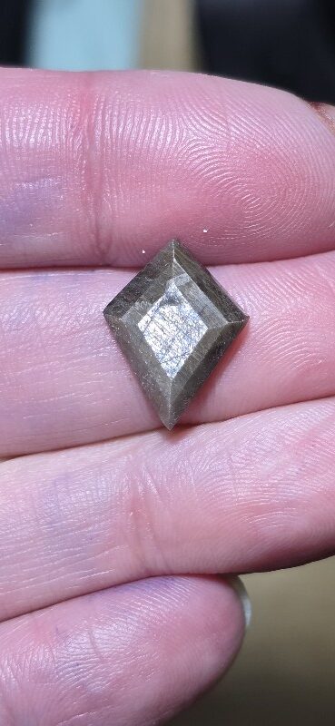 18.0x13.2mm rose-cut freeform Kenyan gold-sheen Zawadi sapphire cabochon